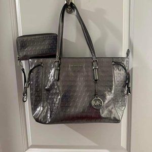 Mk purse with matching wallet!